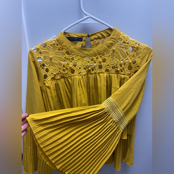 Pretty top - Picture 2 of 2